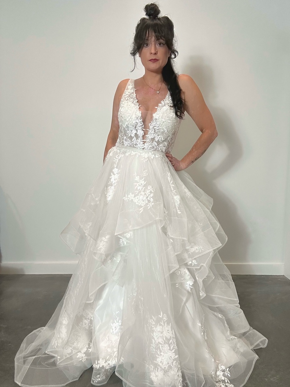 HEBEOS Ivory Lace Wedding Dress Floral Embroidery Tiered Tulle Bridal Gown